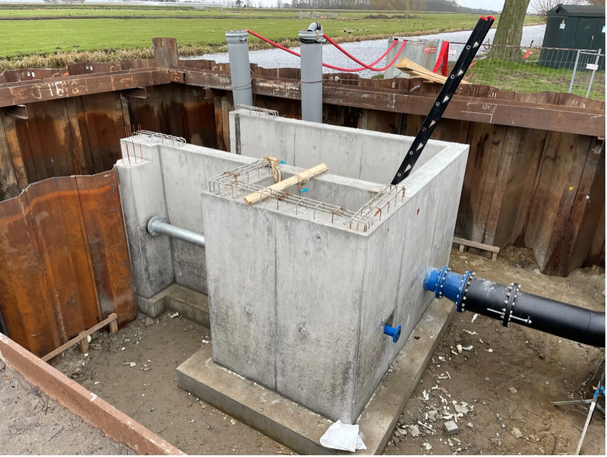 Beton- en funderingswerk voor de vervanging van poldergemaal Noordeind- en Geerpolder in Ter Aar
